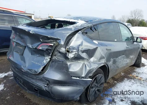 2024 Tesla Model Y Long Range Dual Motor All-Wheel Drive из США, поврежденный, VIN 7SAYGAEE0RF202542